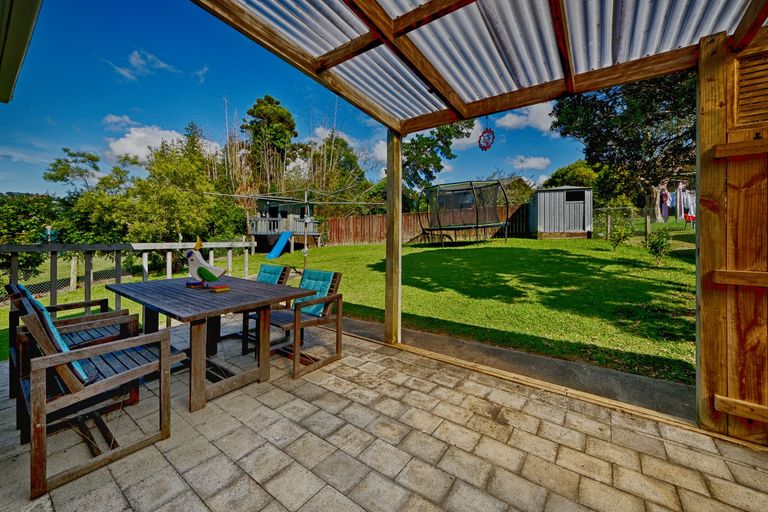 Photo of property in 79 La Rosa Street, Green Bay, Auckland, 0604