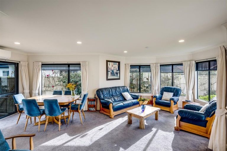 Photo of property in 17 Malbec Way, Greenmeadows, Napier, 4112