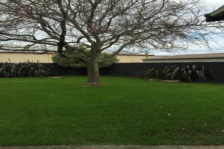 Photo of property in 42 Acacia Street, Kelvin Grove, Palmerston North, 4414