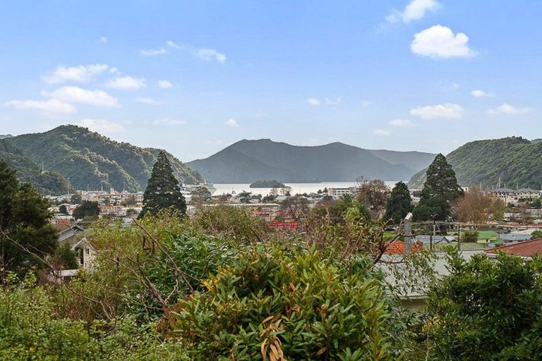 Photo of property in 58 Durham Street, Picton, 7220