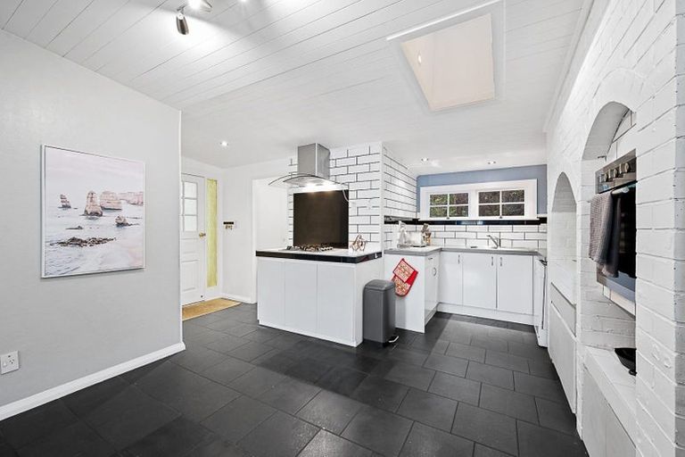 Photo of property in 58 Durham Street, Picton, 7220