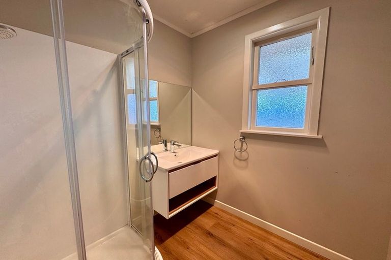 Photo of property in 16 Booth Crescent, Tuakau, 2121