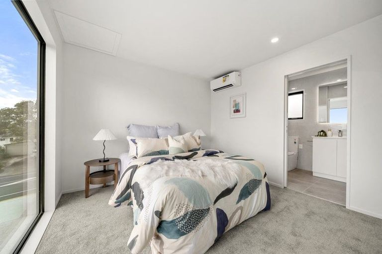 Photo of property in 5/1088 Beach Road, Torbay, Auckland, 0630