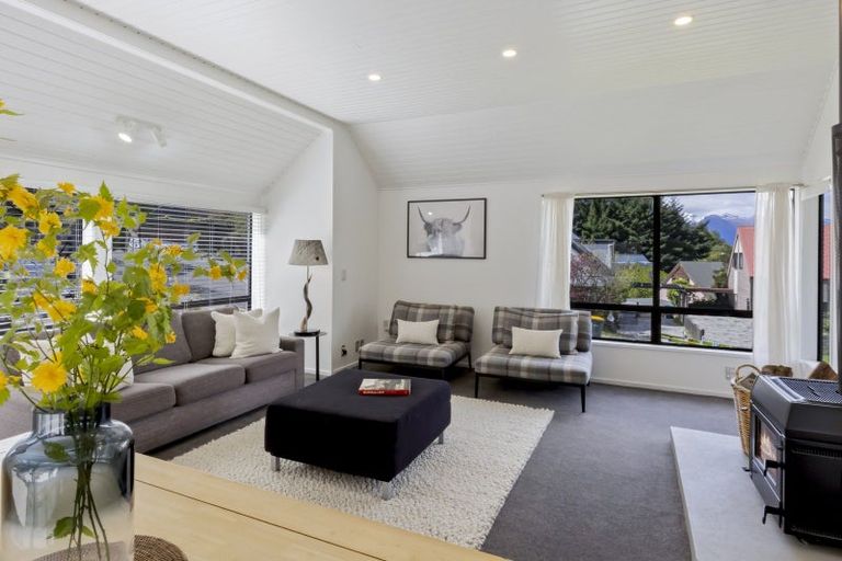 Photo of property in 24 Williams Street, Sunshine Bay, Queenstown, 9300