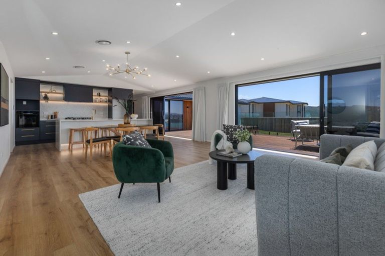 Photo of property in 60b Queen Charlotte Drive, Aotea, Porirua, 5024