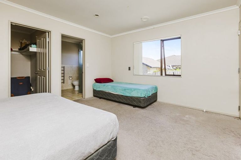 Photo of property in 20 Fairchild Avenue, Goodwood Heights, Auckland, 2105