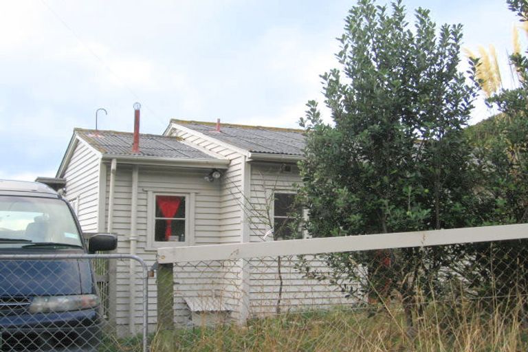 Photo of property in 37 Sidlaw Street, Strathmore Park, Wellington, 6022