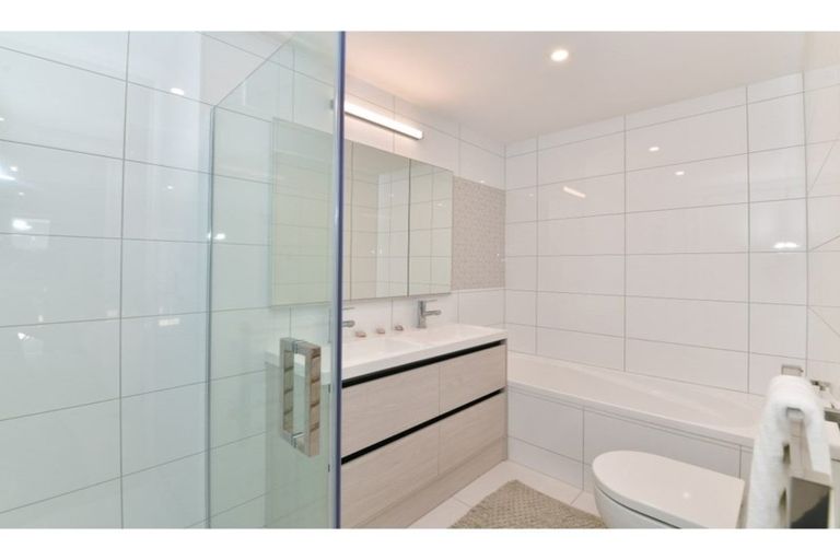 Photo of property in 312/252 Centreway Road, Orewa, 0931