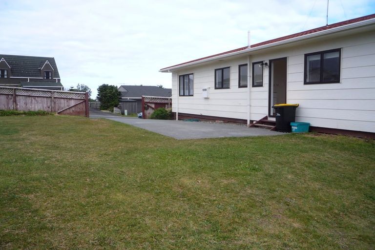 Photo of property in 73 Frobisher Street, Island Bay, Wellington, 6023