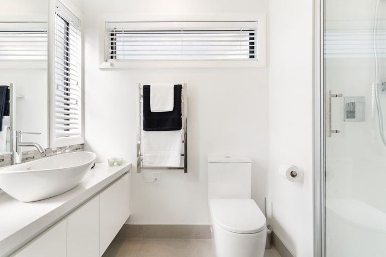 Photo of property in 69 Maka Terrace, Orewa, 0931