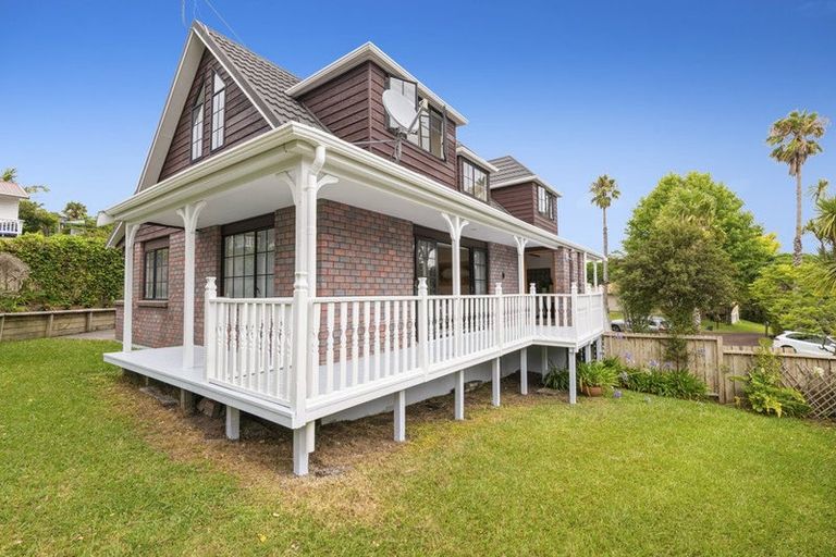 Photo of property in 9 St Lucia Place, Unsworth Heights, Auckland, 0632