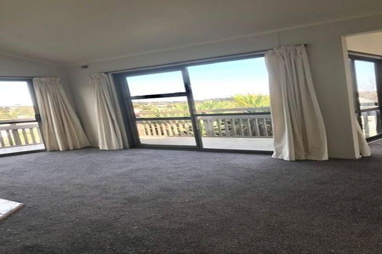 Photo of property in 38 Tree View Avenue, Glenfield, Auckland, 0629