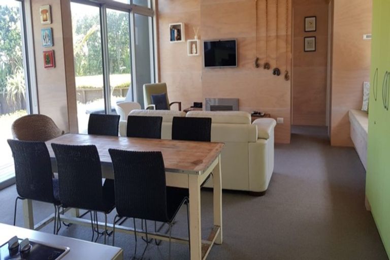 Photo of property in 2 Wairau Road, Oakura, 4314