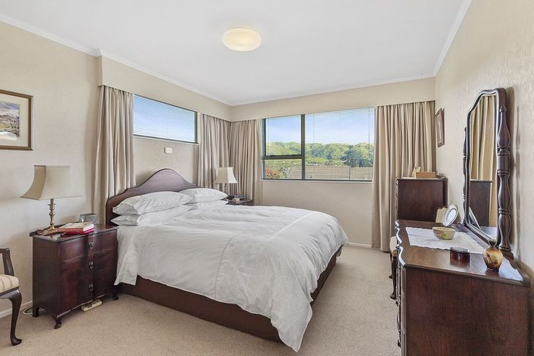 Photo of property in 43 Woodman Drive, Tawa, Wellington, 5028