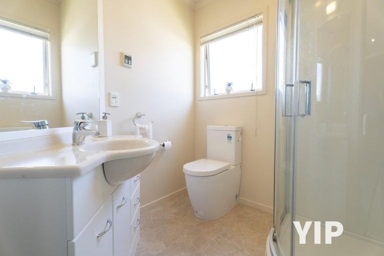 Photo of property in 16 Domett Street, Newlands, Wellington, 6037