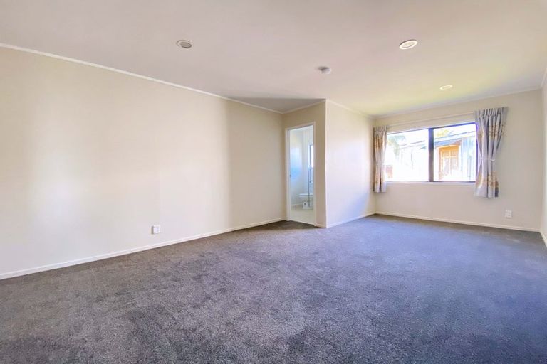 Photo of property in 9 Kopu Place, Clendon Park, Auckland, 2103