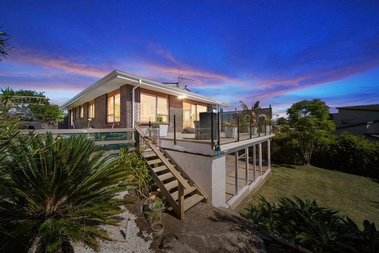 Photo of property in 2/89 Takutai Avenue, Half Moon Bay, Auckland, 2012