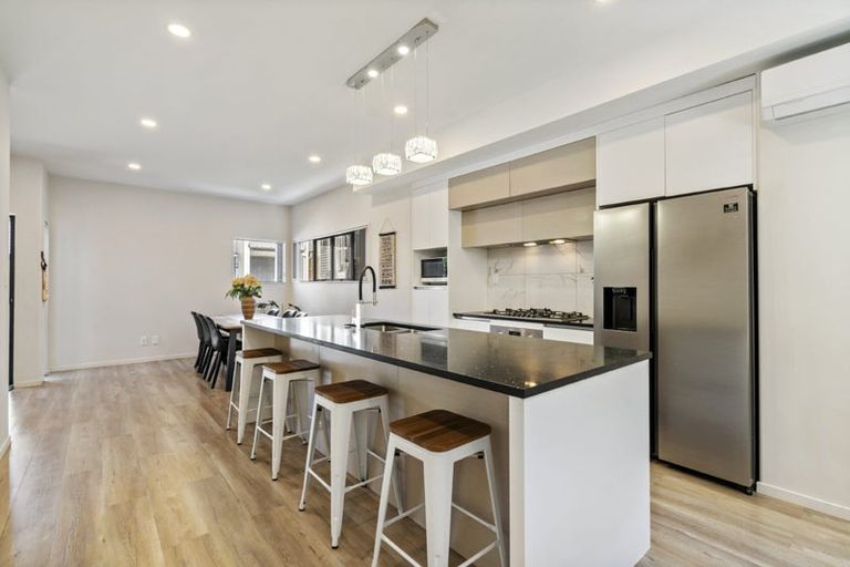 Photo of property in 42 Waihou Crescent, Albany Heights, Auckland, 0632