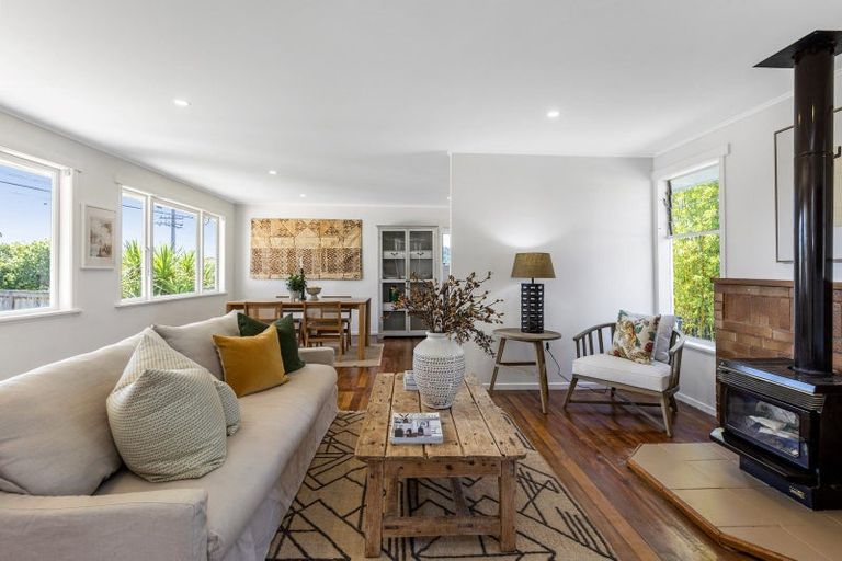 Photo of property in 40 Rosier Road, Glen Eden, Auckland, 0602