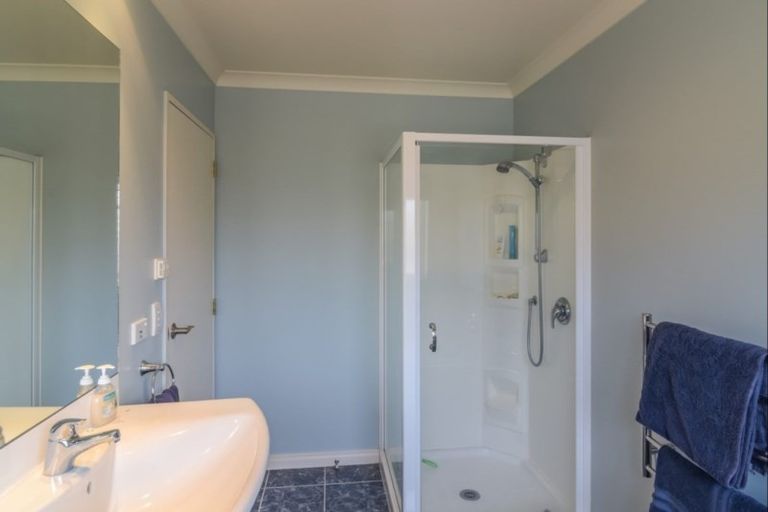 Photo of property in 28 Quadrant Heights, Paraparaumu, 5032