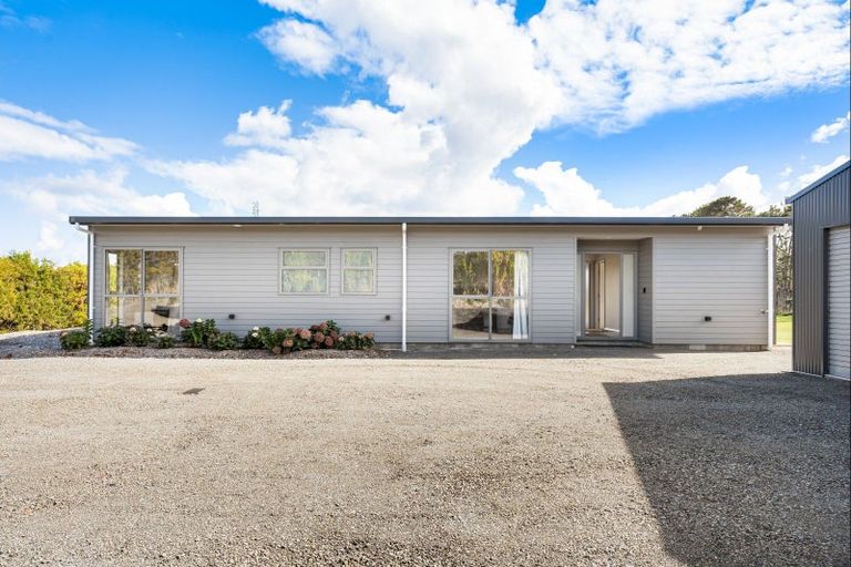 Photo of property in 4 Hanham Road, Kumeu, 0891