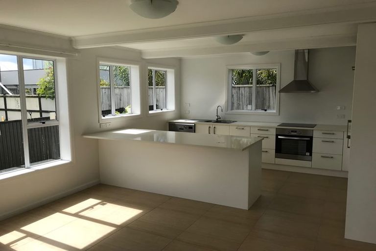 Photo of property in 36 Beresford Street, Bayswater, Auckland, 0622