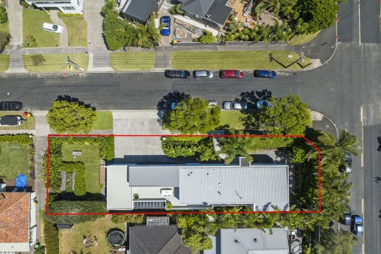 Photo of property in 41 Old Lake Road, Narrow Neck, Auckland, 0624