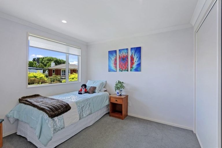 Photo of property in 52 Chateau Drive, Burnside, Christchurch, 8053