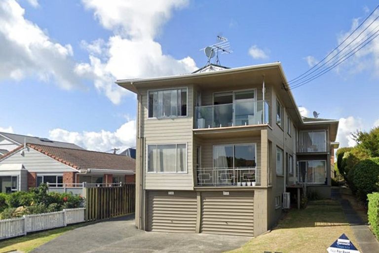 Photo of property in 2/62 Kitchener Road, Milford, Auckland, 0620