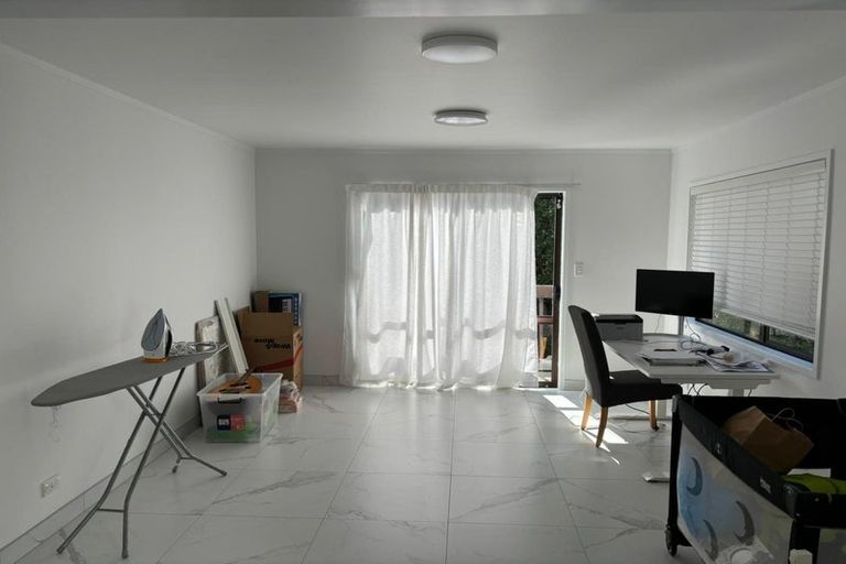 Photo of property in 42 Archers Road, Glenfield, Auckland, 0629