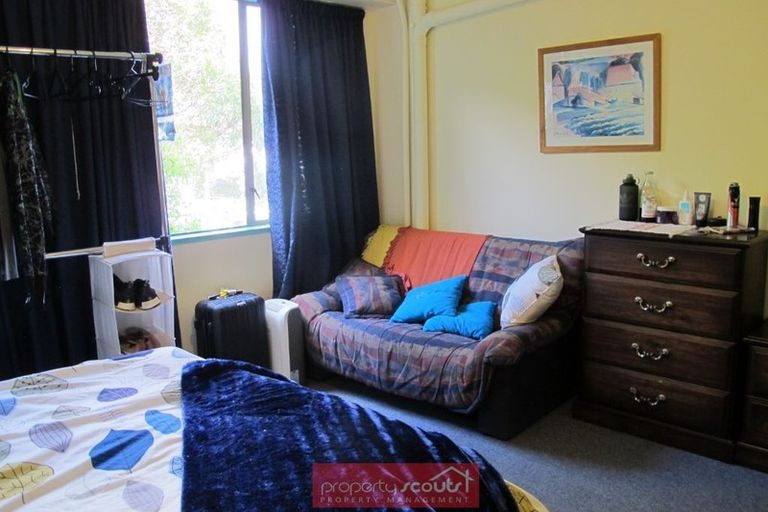 Photo of property in 122 Larnach Road, Vauxhall, Dunedin, 9013