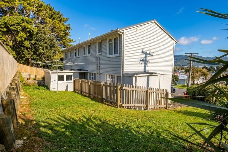 Photo of property in 8a-8b Devon Place, Cannons Creek, Porirua, 5024