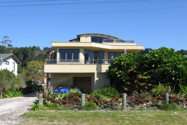 Photo of property in 36 Marine Parade, Cooks Beach, Whitianga, 3591
