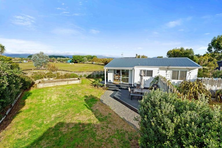 Photo of property in 3 Mavis Avenue, Waikawa Beach, Manakau, 5573