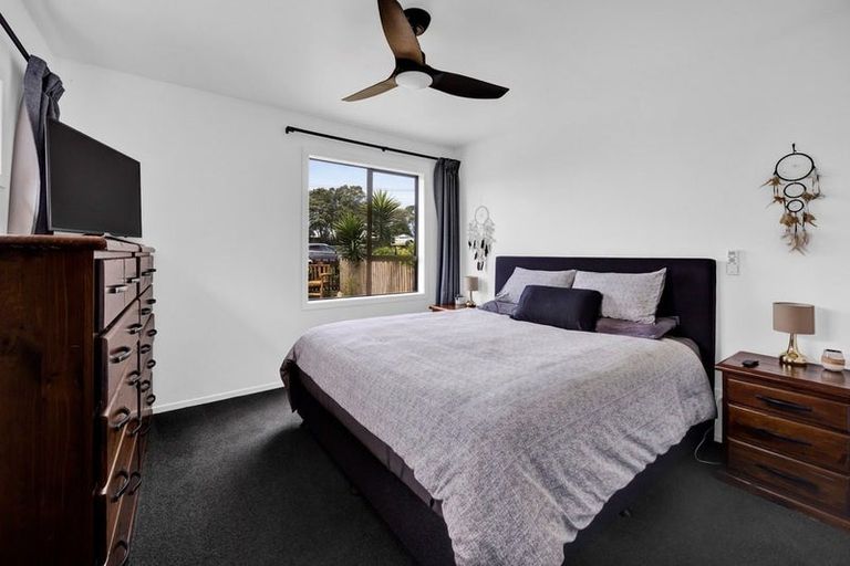 Photo of property in 30 Pioneer Road, Moturoa, New Plymouth, 4310