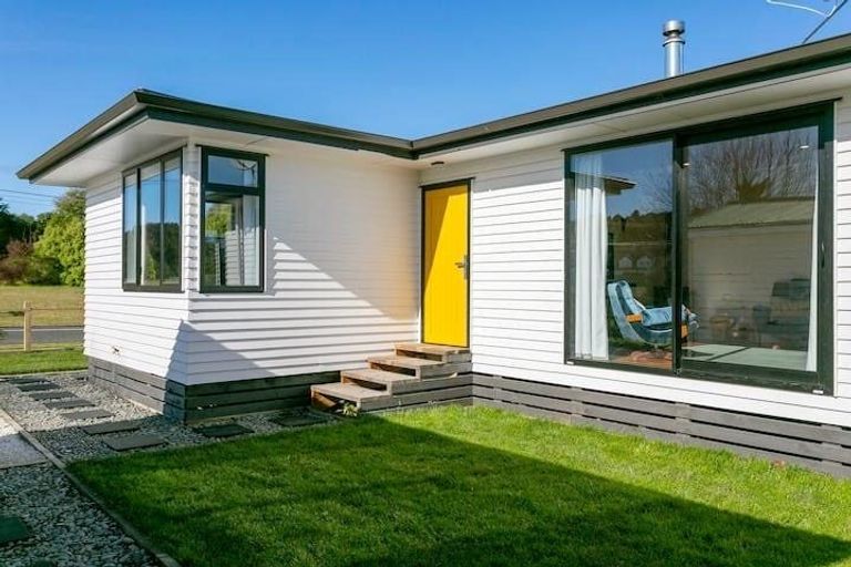 Photo of property in 18 Titoki Avenue, Waipahihi, Taupo, 3330