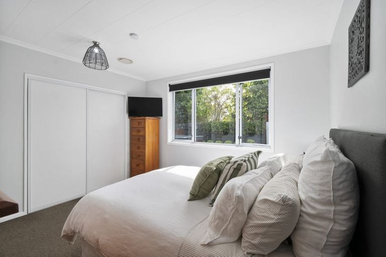 Photo of property in 10 Wikiriwhi Crescent, Awapuni, Palmerston North, 4412