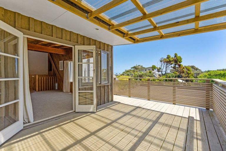 Photo of property in 352 Motutara Road, Muriwai, 0881