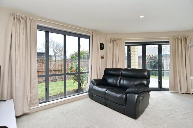 Photo of property in 27 Coolspring Way, Redwood, Christchurch, 8051