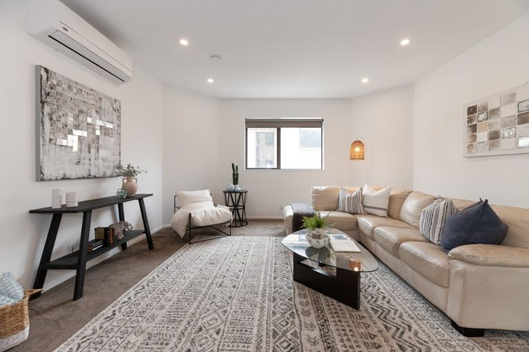 Photo of property in 74b Stamford Park Road, Mount Roskill, Auckland, 1041