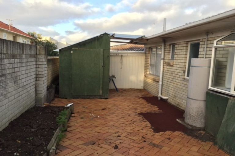 Photo of property in 2/4046 Great North Road, Glen Eden, Auckland, 0602