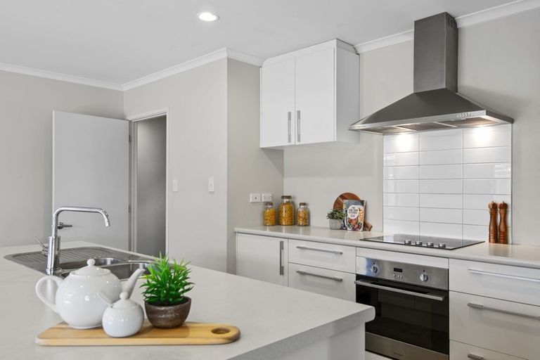 Photo of property in 37 Faringdon Boulevard, Rolleston, 7615