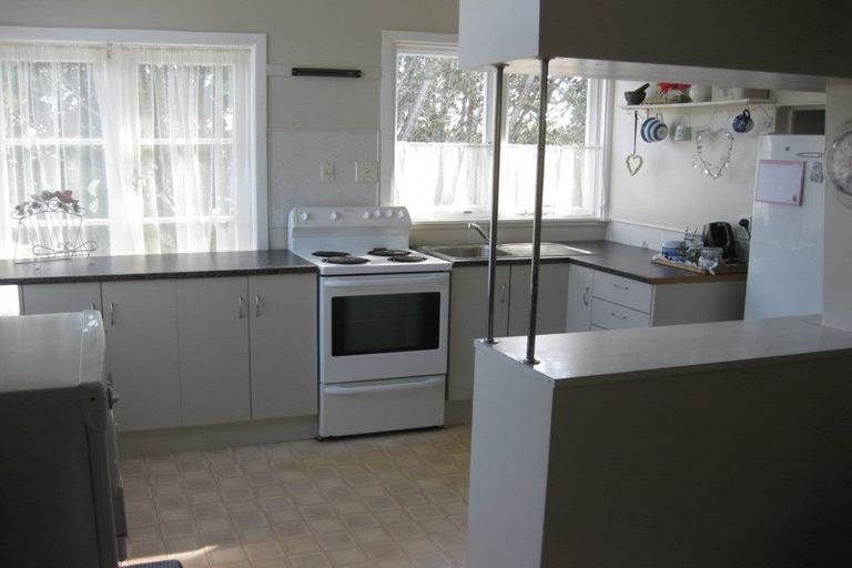 Photo of property in 23a Brian Crescent, Stanmore Bay, Whangaparaoa, 0932