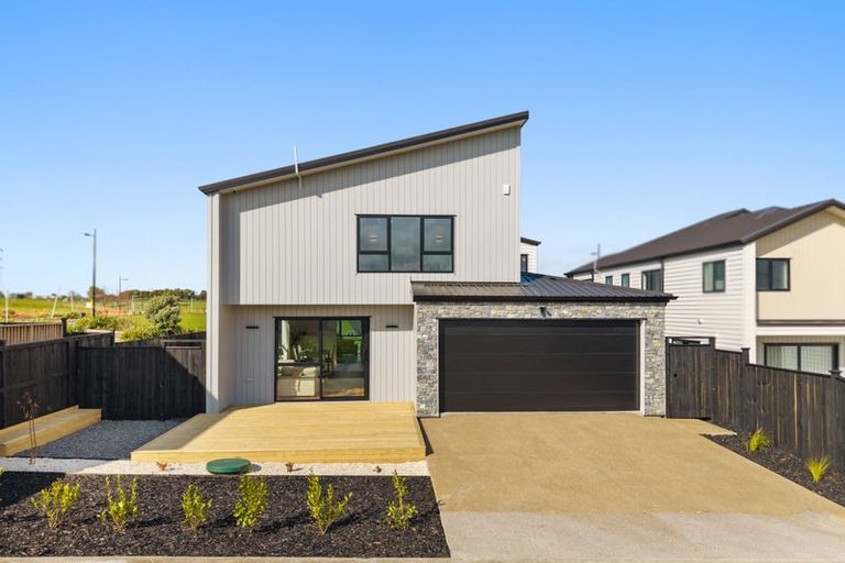 Photo of property in 35 Park Green Avenue, Rosehill, Papakura, 2113