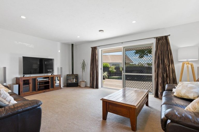 Photo of property in 52 Solomon Avenue, Redwood, Christchurch, 8051