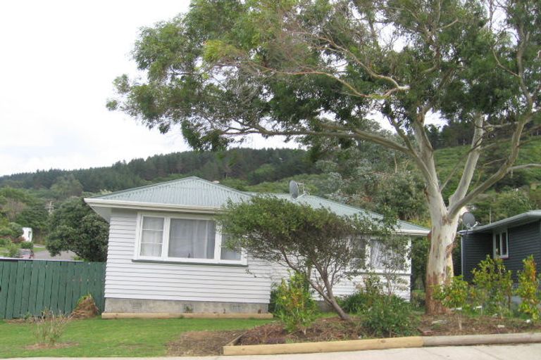Photo of property in 49 Victory Crescent, Tawa, Wellington, 5028