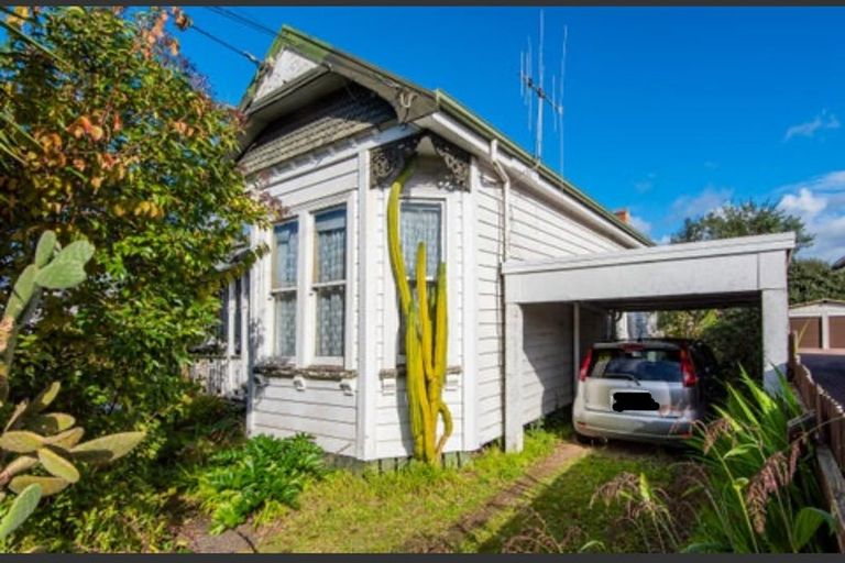 Photo of property in 39 Kamo Road, Regent, Whangarei, 0112
