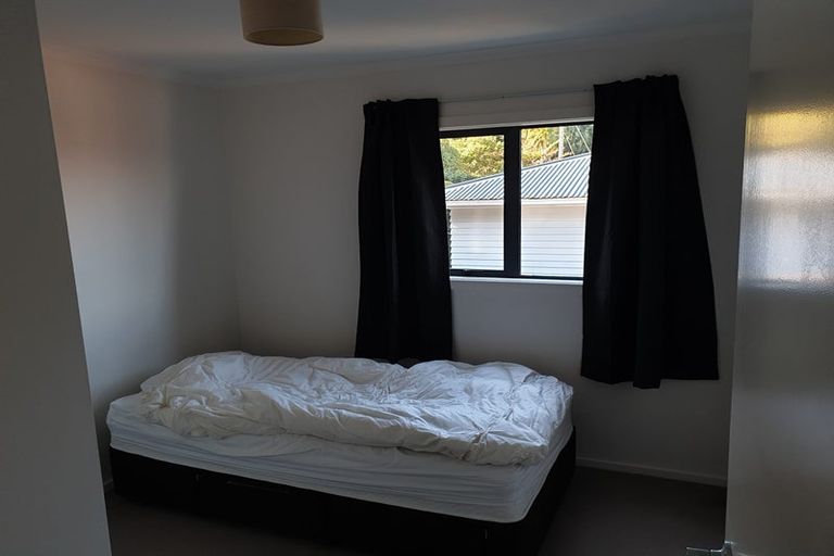 Photo of property in 56a Salford Street, Newlands, Wellington, 6037