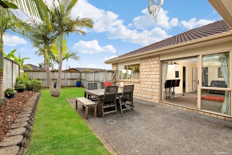 Photo of property in 19 Walter Haddrell Crescent, Flat Bush, Auckland, 2016