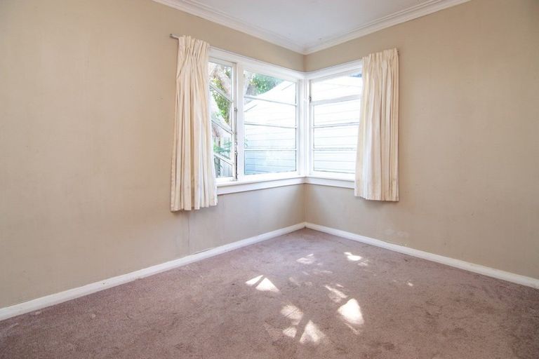 Photo of property in 10 Pahiatua Street, Hokowhitu, Palmerston North, 4410